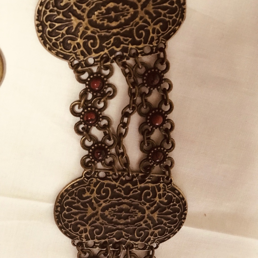 NWT Medallion Chain Belt Size M/L